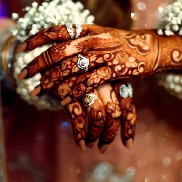 Henna - Picture 5 of 9